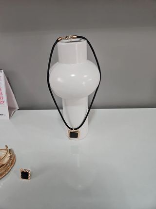 Conjunto collar, pulsera y pendientes dorado