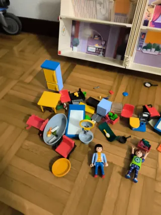 Casa Playmobil con jardín y figuras