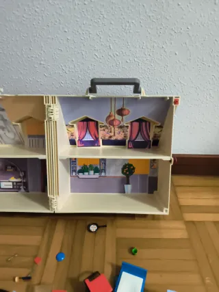 Casa Playmobil con jardín y figuras