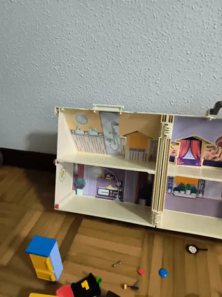 Casa Playmobil con jardín y figuras