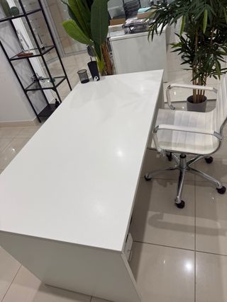 Escritorio blanco moderno