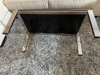 Tavolo da centro in vetro nero e acciaio