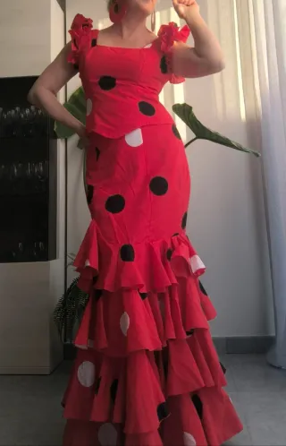 Traje de flamenca rojo con lunares