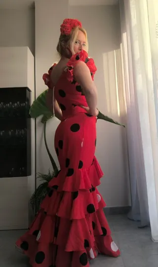 Traje de flamenca rojo con lunares