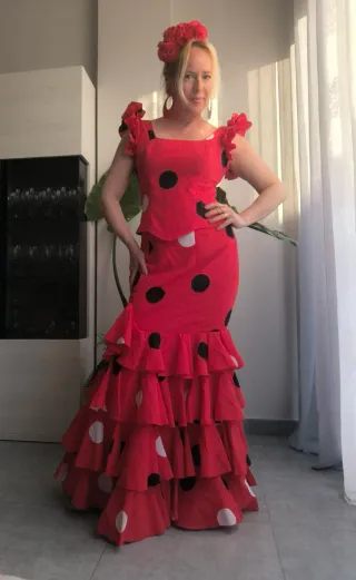 Traje de flamenca rojo con lunares