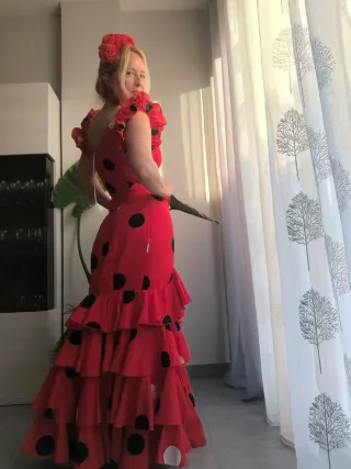 Traje de flamenca rojo con lunares