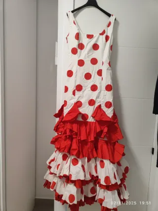 Vestido de lunares rojo y blanco