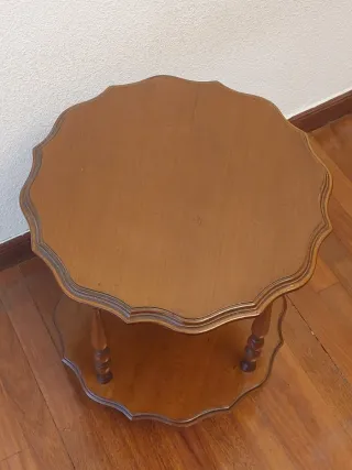 Mesa auxiliar de madera