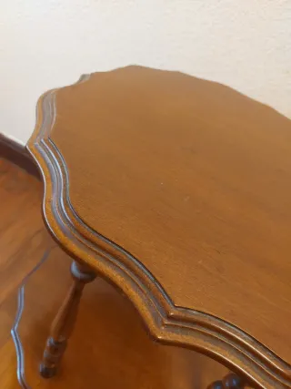 Mesa auxiliar de madera