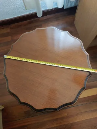 Mesa auxiliar de madera