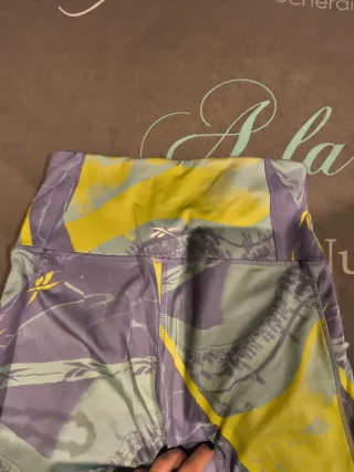 Mallas Reebok moradas y amarillas