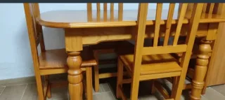 Mesa de comedor de madera