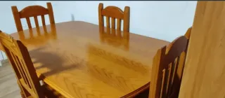 Mesa de comedor de madera