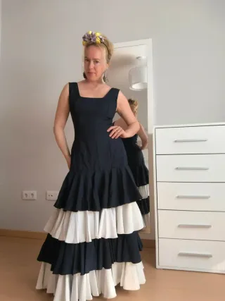 Vestido flamenca largo volantes negro y blanco