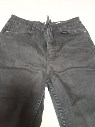 Jeans Zara Talla 38 Negros