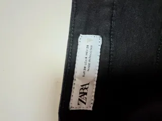 Jeans Zara Talla 38 Negros