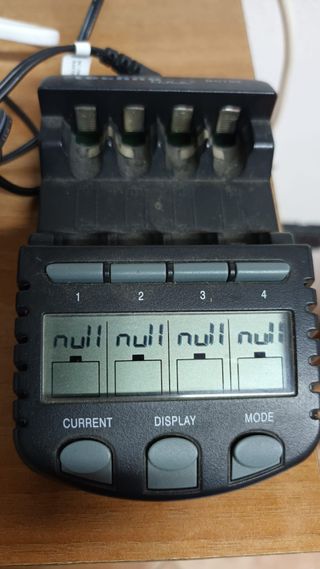 Caricabatterie TechnoLine BC700 Display