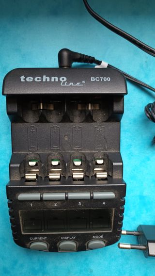 Caricabatterie TechnoLine BC700 Display
