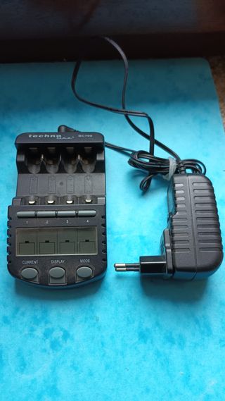 Caricabatterie TechnoLine BC700 Display