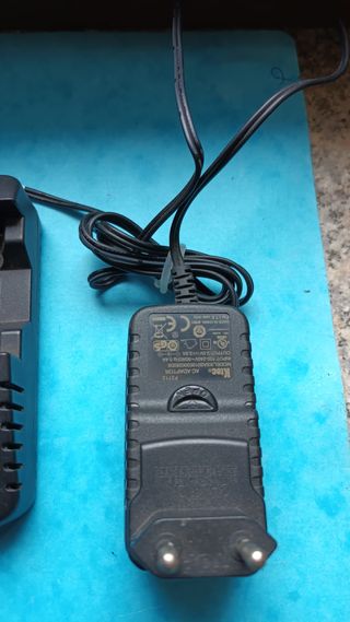 Caricabatterie TechnoLine BC700 Display