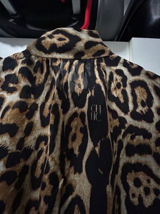 Blusa Carolina Herrera Animal Print
