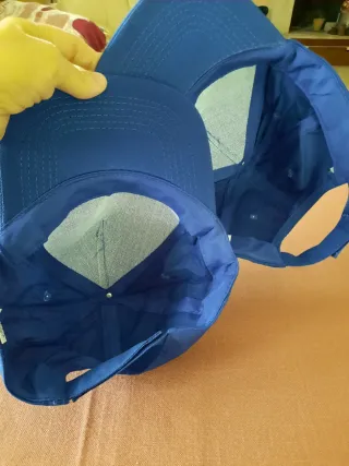 Cappellini blu pubblicitari