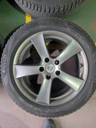 Llantas 17" con Pirelli