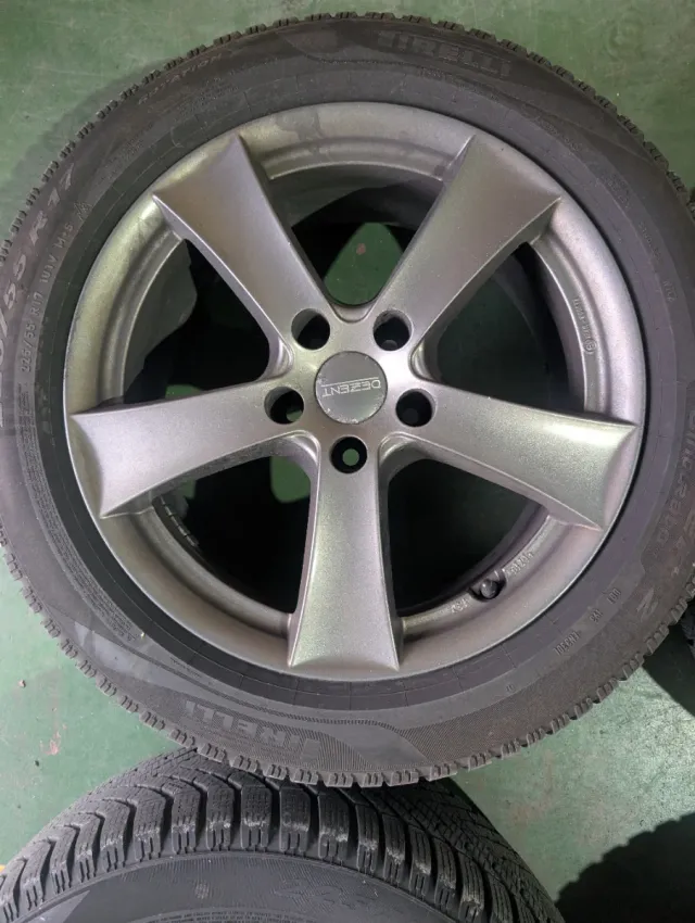 Llantas 17" con Pirelli