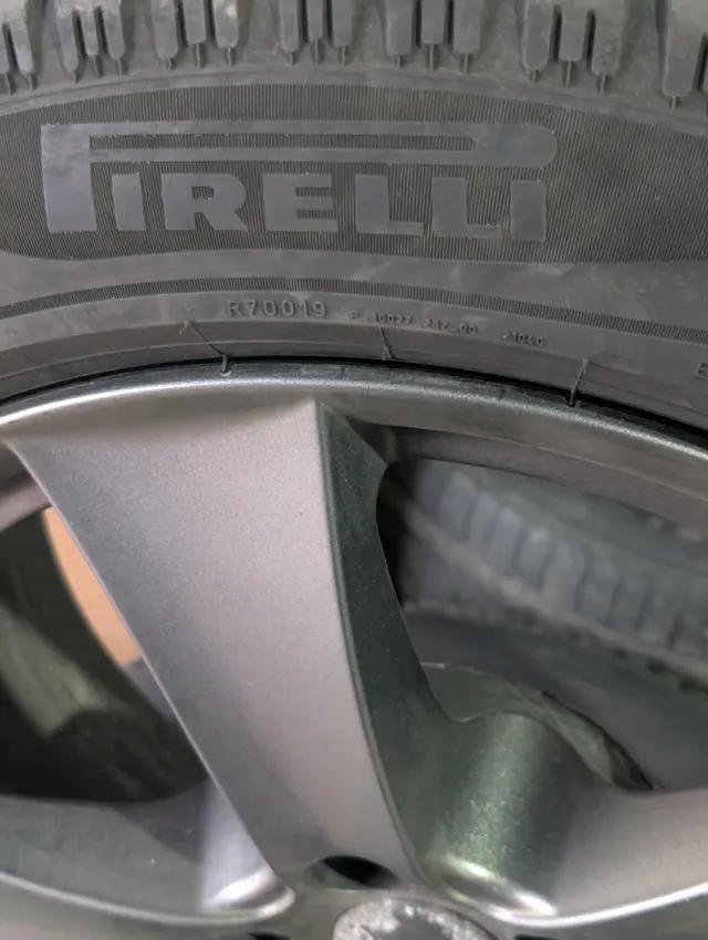 Llantas 17" con Pirelli