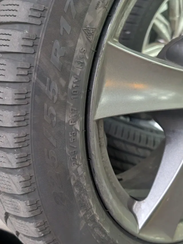 Llantas 17" con Pirelli