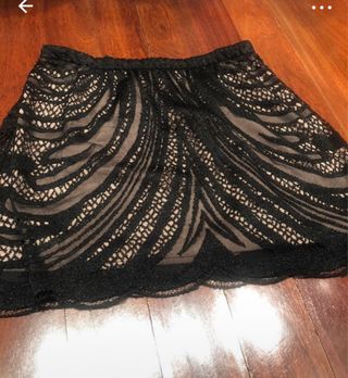 Falda Zara encaje negro y beige