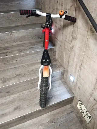 Bici de equilibrio Monty roja