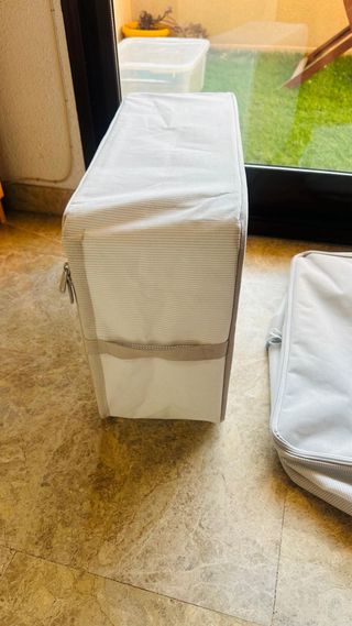 Cajones de guardado de tela beige y blanco