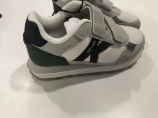 Zapatillas Kelme niño talla 28. Niño
