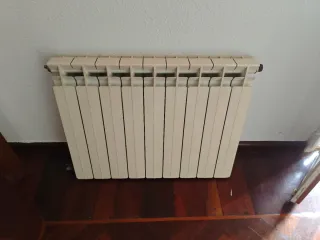 Radiadores de calefacción color blanco