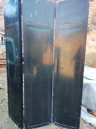 Revistero metálico negro