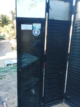 Revistero metálico negro