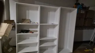 Mueble negro con luz LED azul