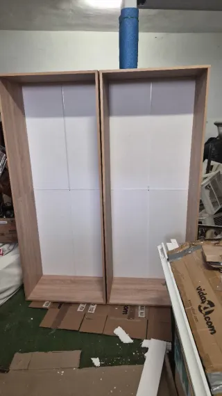 Mueble negro con luz LED azul