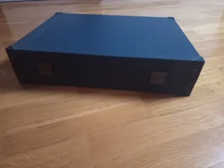 Maletín negro con asa y cierres