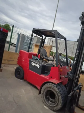 Carretilla elevadora Tecnocar 4000 kg repasada
