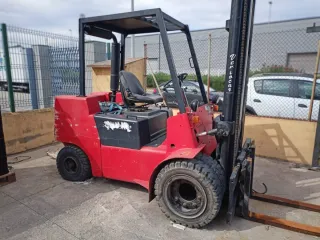 Carretilla elevadora Tecnocar 4000 kg repasada