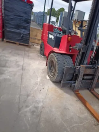 Carretilla elevadora Tecnocar 4000 kg repasada