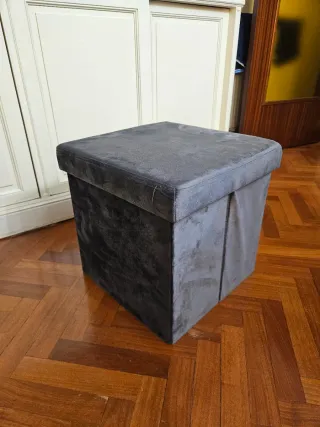 Puff-asiento-caja-almacenaje gris terciopelo.