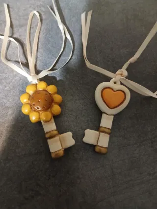 Chiavi decorative con fiore e cuore.Originale