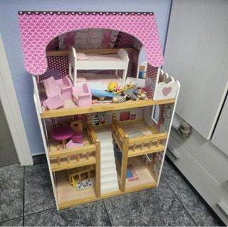 Casa de muñecas de madera rosa