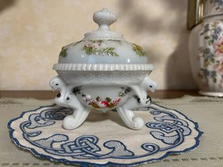 portagioie o portacaramelle in porcellana