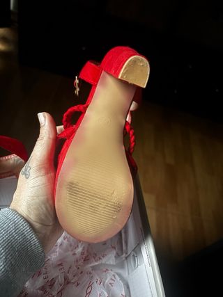 Zapatos de tacón rojos talla 35