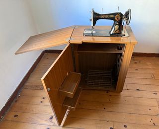 Máquina de coser Alfa antigua