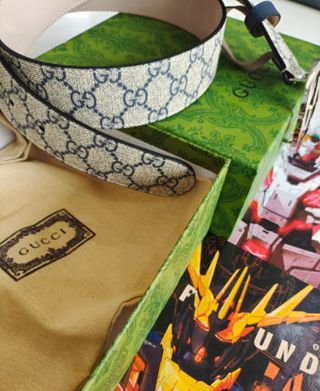 Cinturón Gucci GG Hebilla Plateada